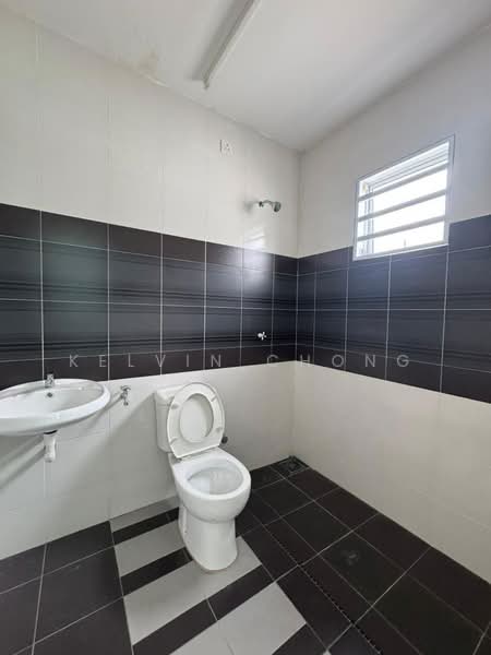2-storey Terraced House for Sale in Taman Menglembu Timur (Menglembu) - Kelvin Chong - Bathroom - PropertyGuru.com.my