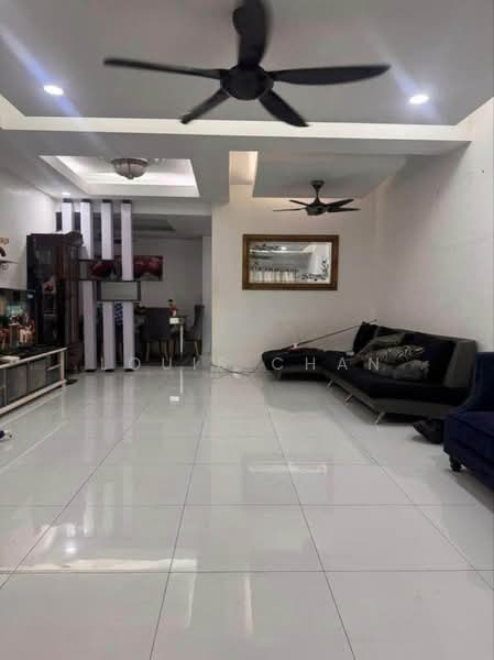 Rumah Teres 2 Tingkat untuk Dijual di Taman Pendamar Indah 2 (Klang) - Louis Chan - Living Room - PropertyGuru.com.my