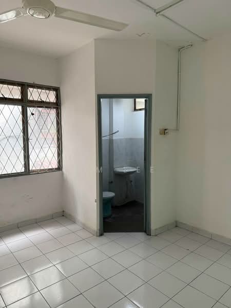 Rumah Flat untuk Disewa di Kuchai Entrepreneurs Park - Jim Lee - Master bedroom - PropertyGuru.com.my