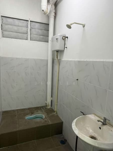 Rumah Flat untuk Disewa di Kuchai Entrepreneurs Park - Jim Lee - Bathroom - PropertyGuru.com.my
