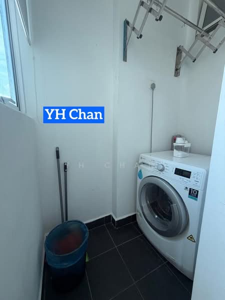 Servis Apartment untuk Dijual di Straits Garden Suite - YH Chan - Balcony - PropertyGuru.com.my