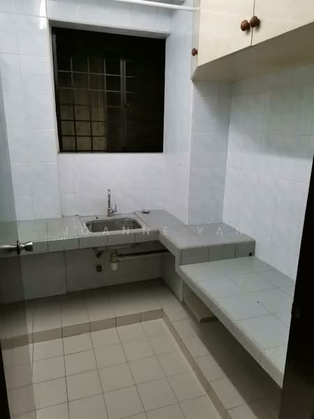 Flat for Sale at Desa Sri Puteri - Joanne Yan - Kitchen - PropertyGuru.com.my