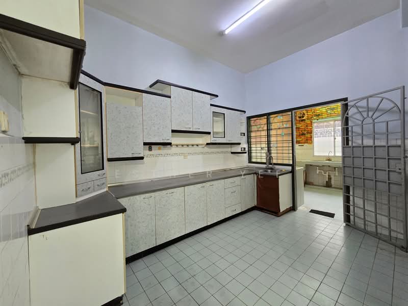 2-storey Terraced House for Sale in Taman Halaman (Ampang) - Esther Yee - Kitchen - PropertyGuru.com.my
