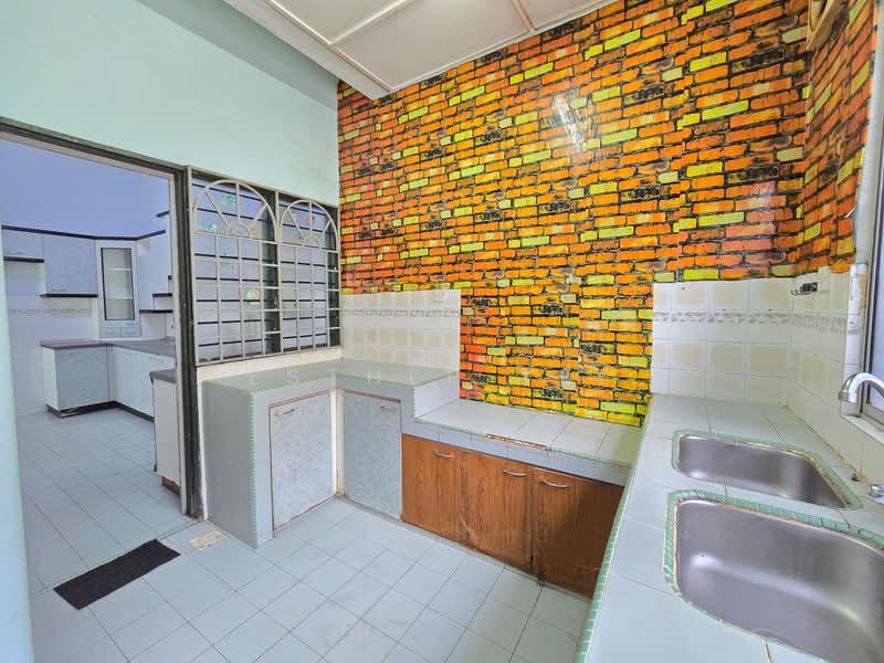 2-storey Terraced House for Sale in Taman Halaman (Ampang) - Esther Yee - Kitchen - PropertyGuru.com.my