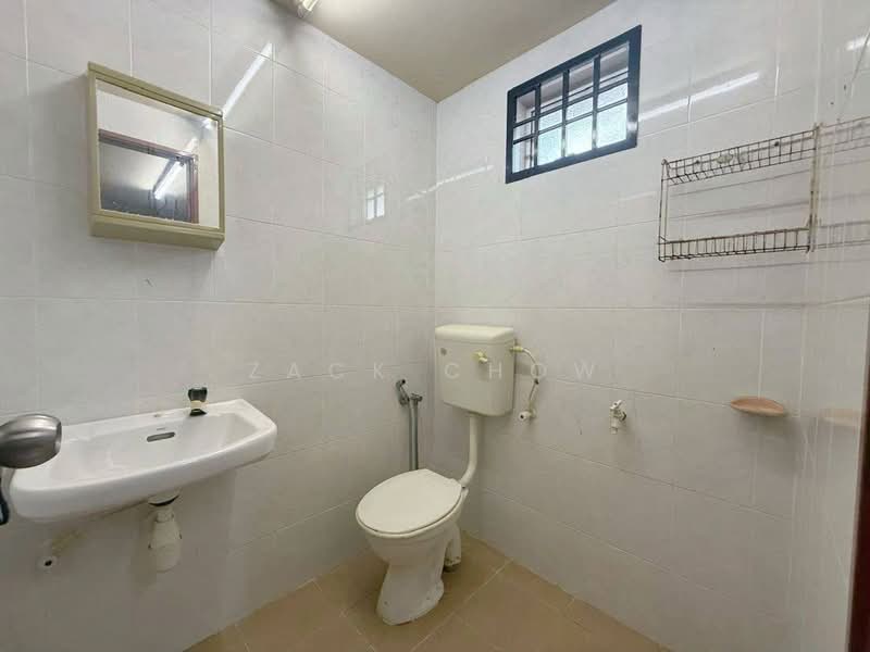 2-storey Terraced House for Sale in Plentong (Johor) - Zack Chow - Bathroom - PropertyGuru.com.my