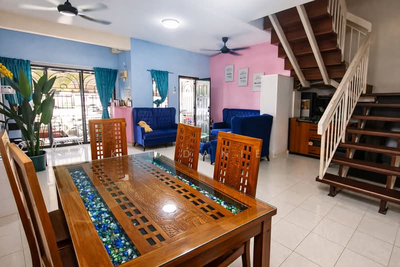 Rumah Teres 2 Tingkat untuk Dijual di Kota Kemuning (Shah Alam) - Kho Daniel - Living Room - PropertyGuru.com.my