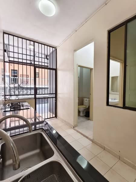Rumah Kluster untuk Disewa di Austin Heights (Tebrau) - Kc Teo - Kitchen - PropertyGuru.com.my
