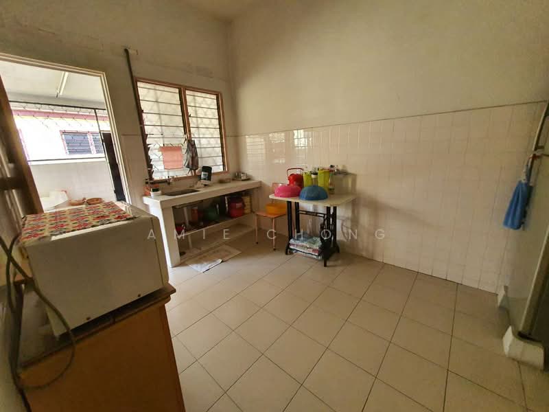 Rumah Teres 2 Tingkat untuk Dijual di Taman Bercham Jaya (Ipoh) - Amie Chong - Kitchen - PropertyGuru.com.my