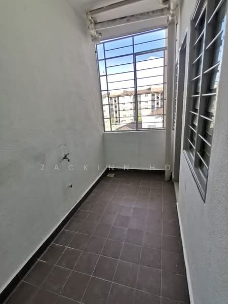 Apartment for Rent at Pangsapuri Akasia (Bandar Botanic) - Zackinn Hoi - Balcony - PropertyGuru.com.my