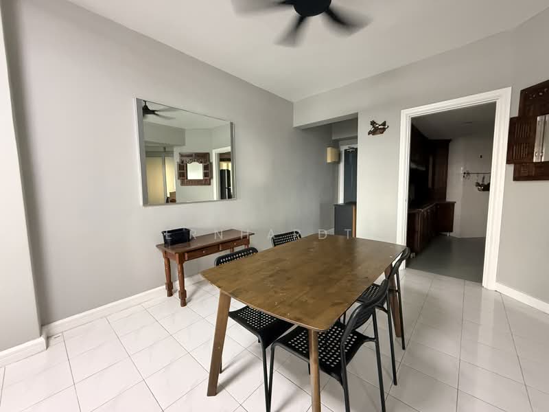 Kondominium untuk Disewa di Pantai Panorama Condominiums - Bernhardt . - PropertyGuru.com.my