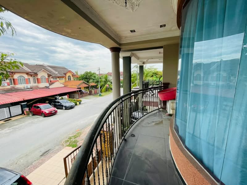 2-storey Terraced House for Sale in Bandar Puncak Alam (Puncak Alam) - Syed Abdullah - Balcony - PropertyGuru.com.my