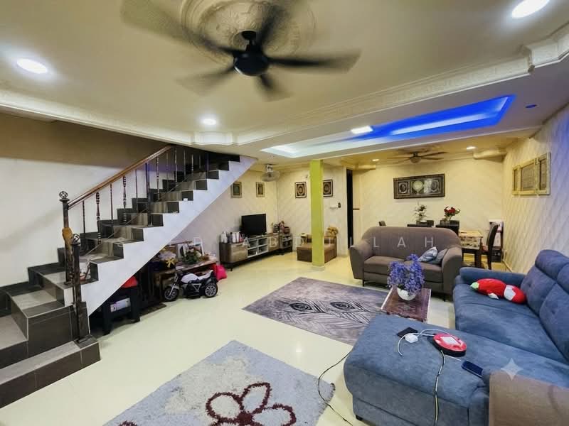 2-storey Terraced House for Sale in Bandar Puncak Alam (Puncak Alam) - Syed Abdullah - Living Room - PropertyGuru.com.my