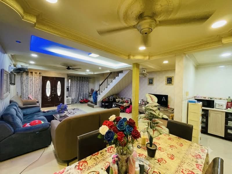 2-storey Terraced House for Sale in Bandar Puncak Alam (Puncak Alam) - Syed Abdullah - Living Room - PropertyGuru.com.my