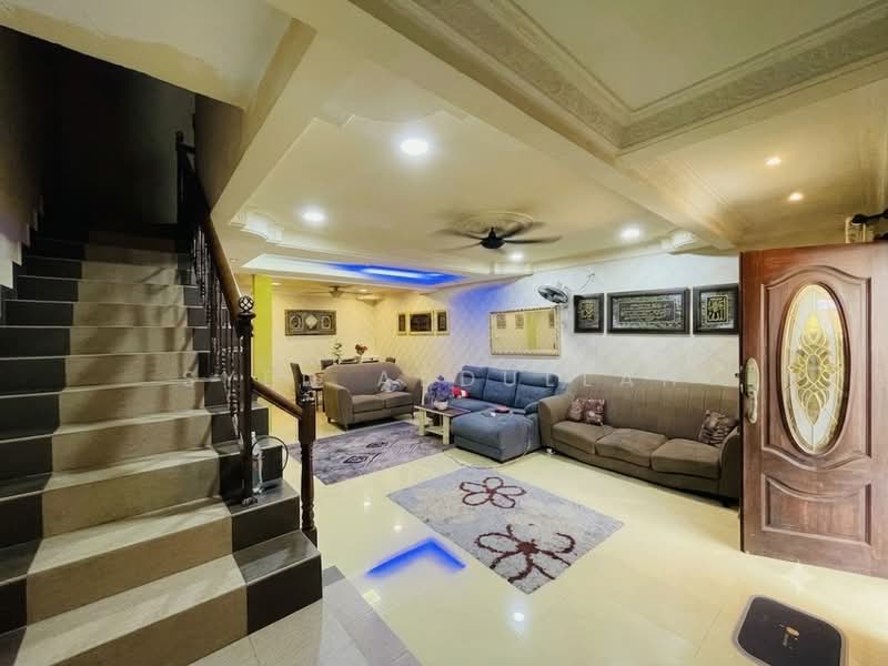 2-storey Terraced House for Sale in Bandar Puncak Alam (Puncak Alam) - Syed Abdullah - Living Room - PropertyGuru.com.my