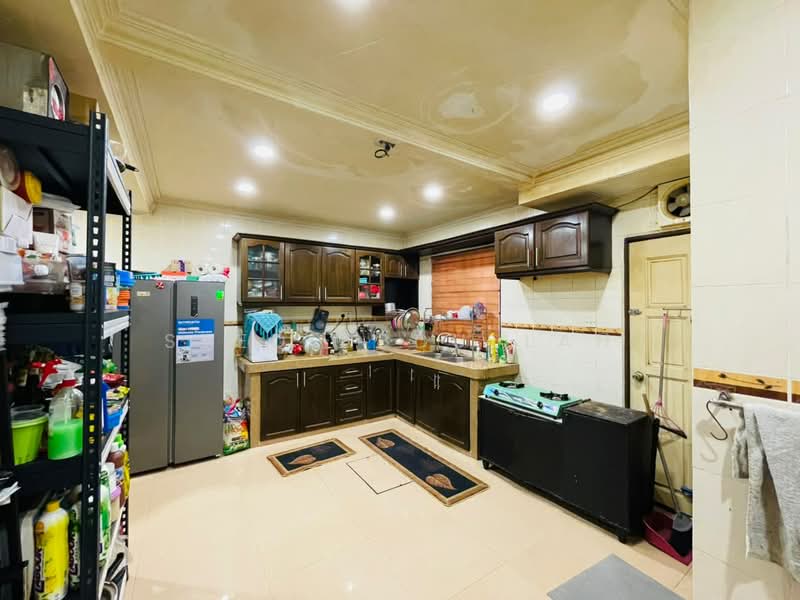 2-storey Terraced House for Sale in Bandar Puncak Alam (Puncak Alam) - Syed Abdullah - Kitchen - PropertyGuru.com.my