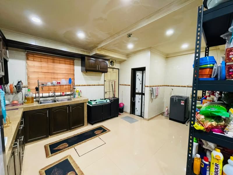 2-storey Terraced House for Sale in Bandar Puncak Alam (Puncak Alam) - Syed Abdullah - Kitchen - PropertyGuru.com.my