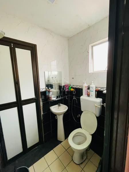 2-storey Terraced House for Sale in Bandar Puncak Alam (Puncak Alam) - Syed Abdullah - Bathroom - PropertyGuru.com.my