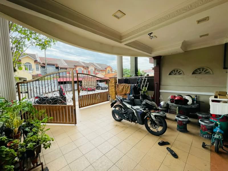 2-storey Terraced House for Sale in Bandar Puncak Alam (Puncak Alam) - Syed Abdullah - Exterior - PropertyGuru.com.my