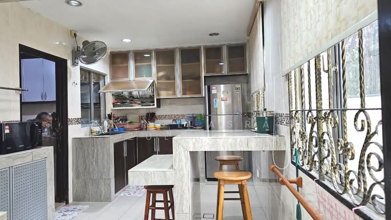 Semi-Detached House for Sale in Seri Kembangan (Selangor) - Zairul Asrah Zulkefli - Kitchen - PropertyGuru.com.my