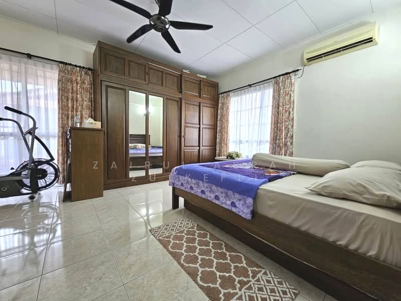 Semi-Detached House for Sale in Seri Kembangan (Selangor) - Zairul Asrah Zulkefli - Bedroom - PropertyGuru.com.my