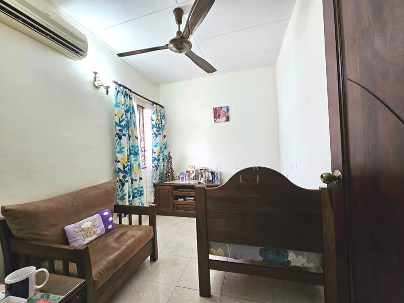Semi-Detached House for Sale in Seri Kembangan (Selangor) - Zairul Asrah Zulkefli - Living Room - PropertyGuru.com.my