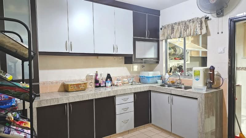 Semi-Detached House for Sale in Seri Kembangan (Selangor) - Zairul Asrah Zulkefli - Kitchen - PropertyGuru.com.my