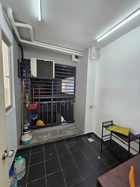 Servis Apartment untuk Disewa di Maxim Residences - Jenson Low - Balcony - PropertyGuru.com.my