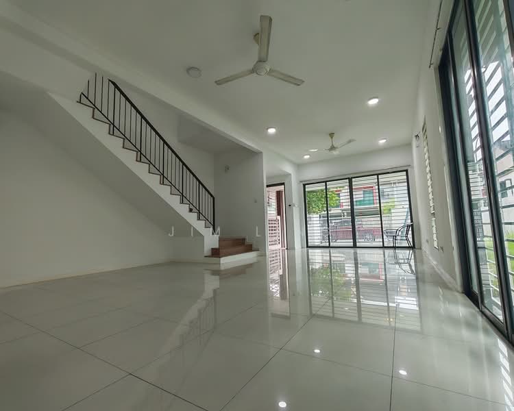 Rumah Teres 2 Tingkat untuk Dijual di Bandar Bukit Raja (Klang) - Jim Ling - Living Room - PropertyGuru.com.my