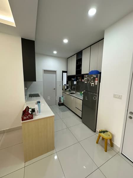Servis Apartment untuk Dijual di The Amber Residence @ TwentyFive.7 - Shirley Loo - Kitchen - PropertyGuru.com.my