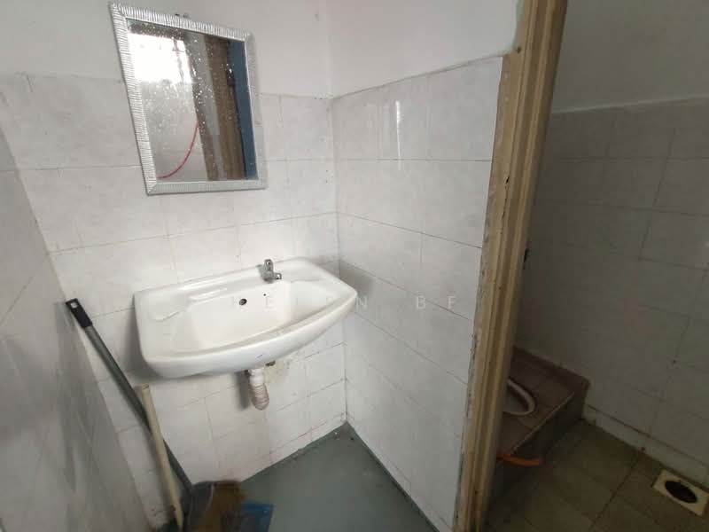 Shop / Office for Rent in Bertam (Melaka) - Helen BF - Bathroom - PropertyGuru.com.my
