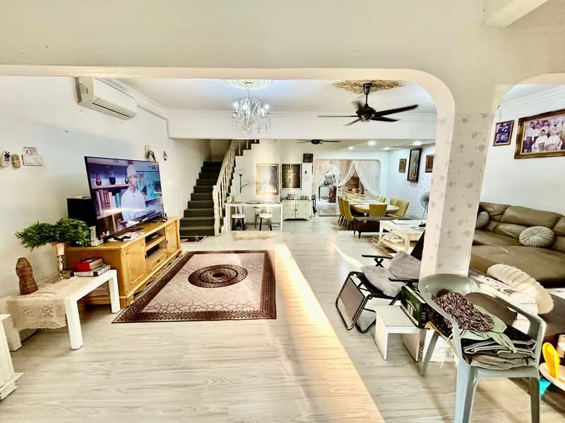 Rumah Teres 2 Tingkat untuk Dijual di Batu Caves (Selangor) - Amir Abas - Living Room - PropertyGuru.com.my