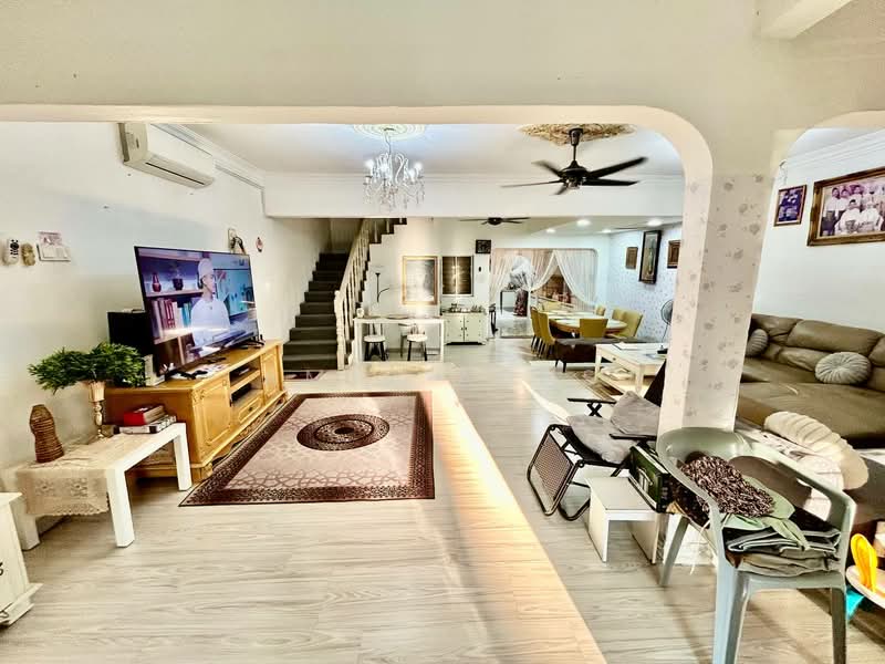 Rumah Teres 2 Tingkat untuk Dijual di Batu Caves (Selangor) - Amir Abas - Living Room - PropertyGuru.com.my