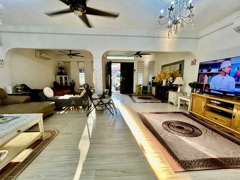 Rumah Teres 2 Tingkat untuk Dijual di Batu Caves (Selangor) - Amir Abas - Living Room - PropertyGuru.com.my