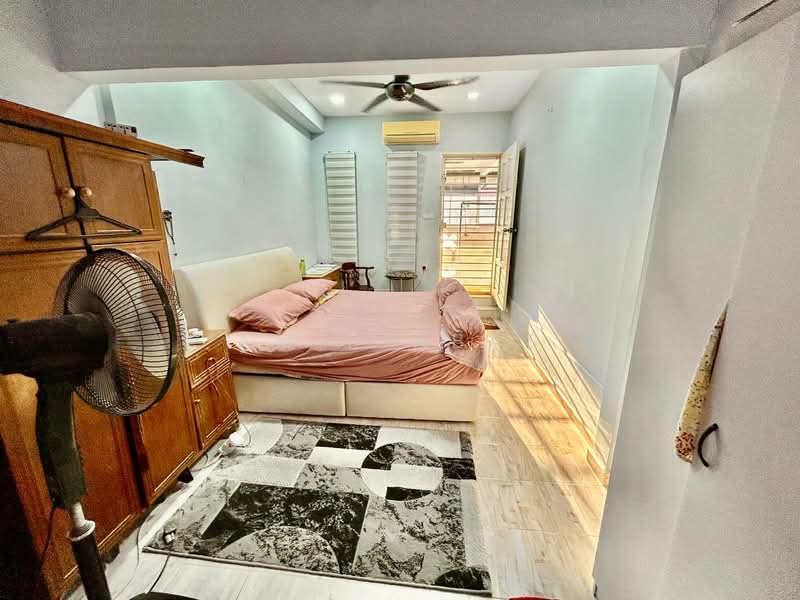 Rumah Teres 2 Tingkat untuk Dijual di Batu Caves (Selangor) - Amir Abas - Bedroom - PropertyGuru.com.my
