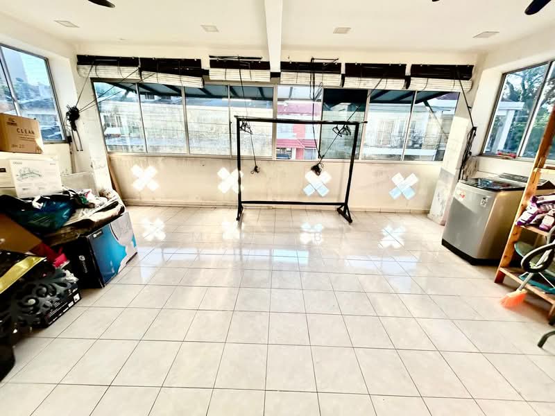 Rumah Teres 2 Tingkat untuk Dijual di Batu Caves (Selangor) - Amir Abas - Balcony - PropertyGuru.com.my