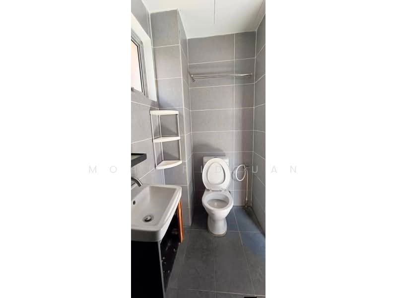 Pangsapuri untuk Dijual di Astaka Heights Apartments - Mohd Ridzuan - Bathroom - PropertyGuru.com.my