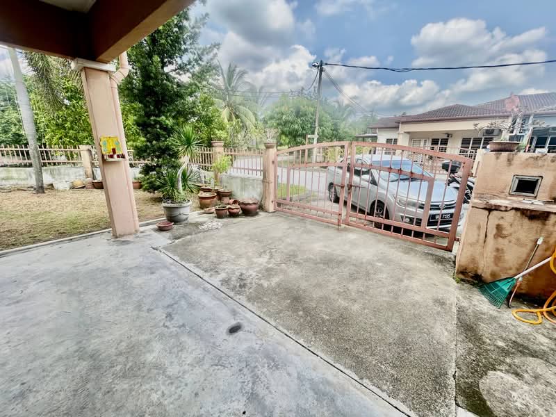 Rumah Teres 1 Tingkat untuk Dijual di Semenyih (Selangor) - Amir Abas - Exterior - PropertyGuru.com.my