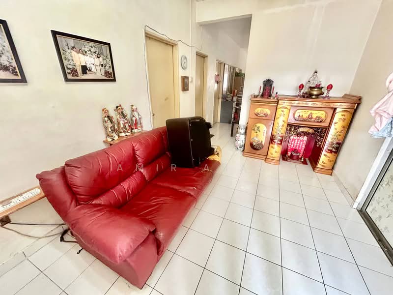 Rumah Teres 1 Tingkat untuk Dijual di Semenyih (Selangor) - Amir Abas - Living Room - PropertyGuru.com.my