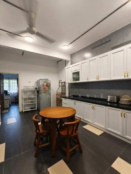 Rumah Berkembar untuk Dijual di Seksyen 13 (Shah Alam) - Reena Sarif - Kitchen - PropertyGuru.com.my