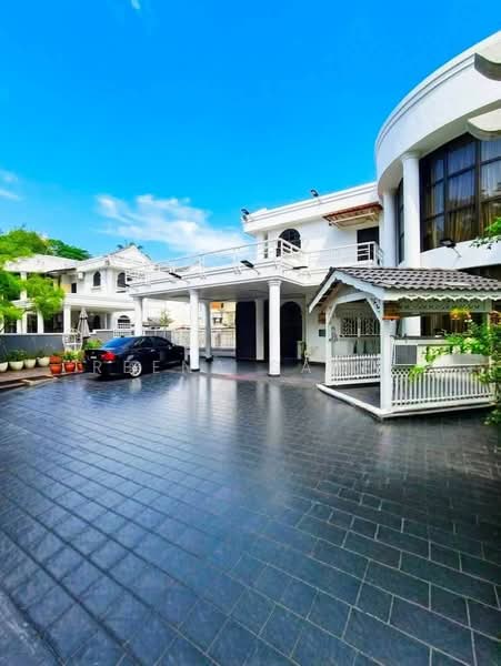 Rumah Berkembar untuk Dijual di Seksyen 13 (Shah Alam) - Reena Sarif - Exterior - PropertyGuru.com.my