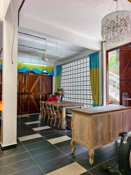 Rumah Berkembar untuk Dijual di Seksyen 13 (Shah Alam) - Reena Sarif - Dining Room - PropertyGuru.com.my