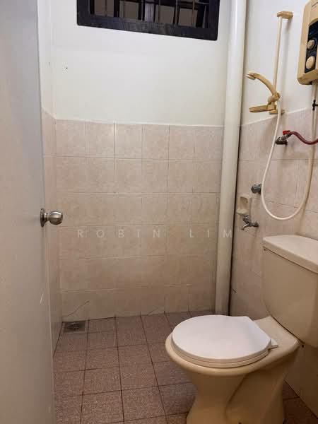 Rumah Teres 1.5 Tingkat untuk Dijual di Taman Pelangi Indah (Ulu Tiram) - Robin Lim - Bathroom - PropertyGuru.com.my
