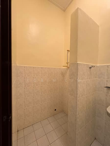 Rumah Teres 1.5 Tingkat untuk Dijual di Taman Pelangi Indah (Ulu Tiram) - Robin Lim - Bathroom - PropertyGuru.com.my