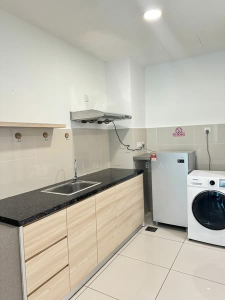Servis Apartment untuk Disewa di Sutera Avenue - Celine Teah - Kitchen - PropertyGuru.com.my