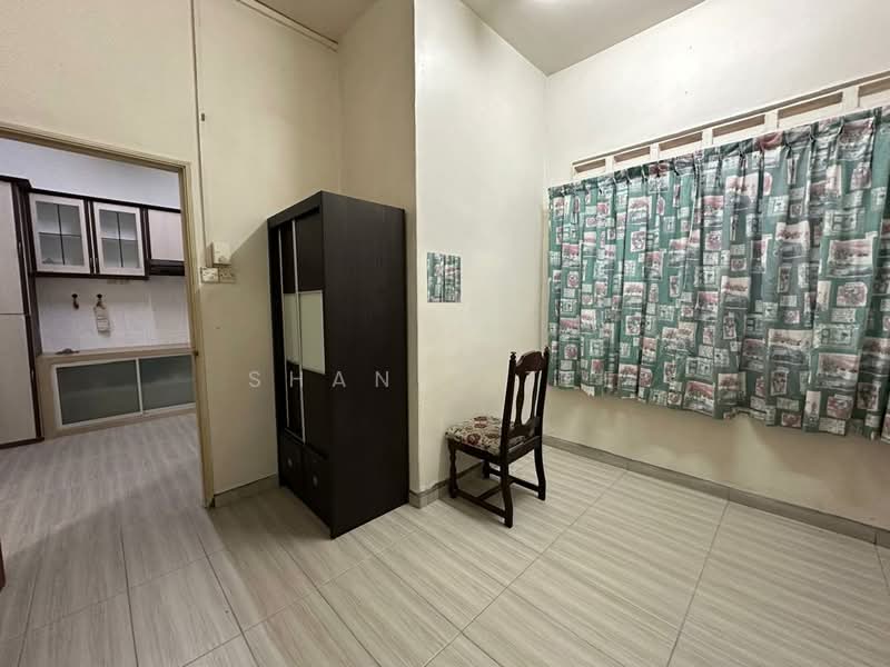 Rumah Teres 2 Tingkat untuk Dijual di Taman Sri Kluang (Kluang) - Shanel Tee - Kitchen - PropertyGuru.com.my