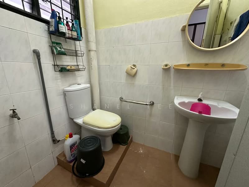 Rumah Teres 2 Tingkat untuk Dijual di Taman Sri Kluang (Kluang) - Shanel Tee - Bathroom - PropertyGuru.com.my