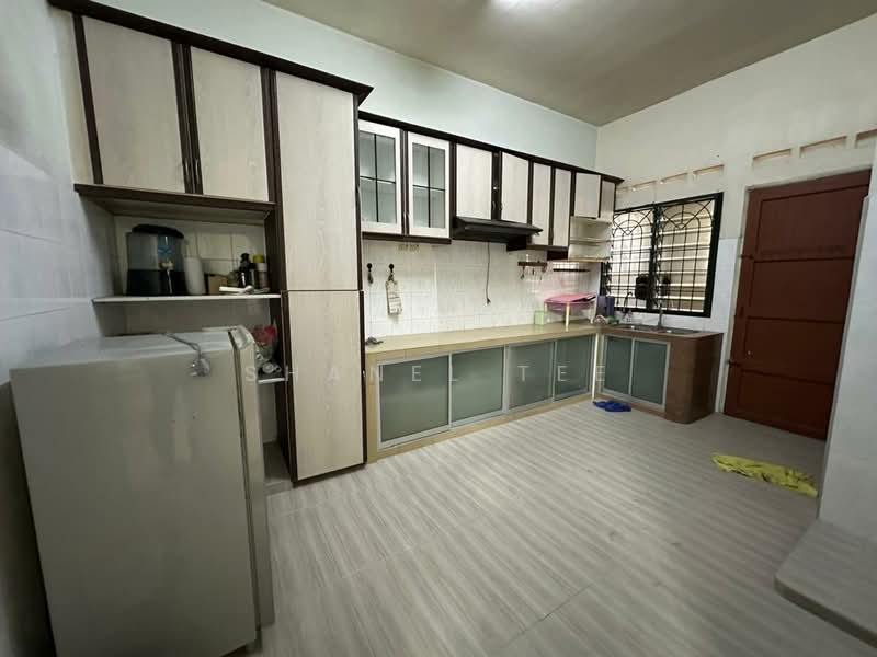 Rumah Teres 2 Tingkat untuk Dijual di Taman Sri Kluang (Kluang) - Shanel Tee - Kitchen - PropertyGuru.com.my