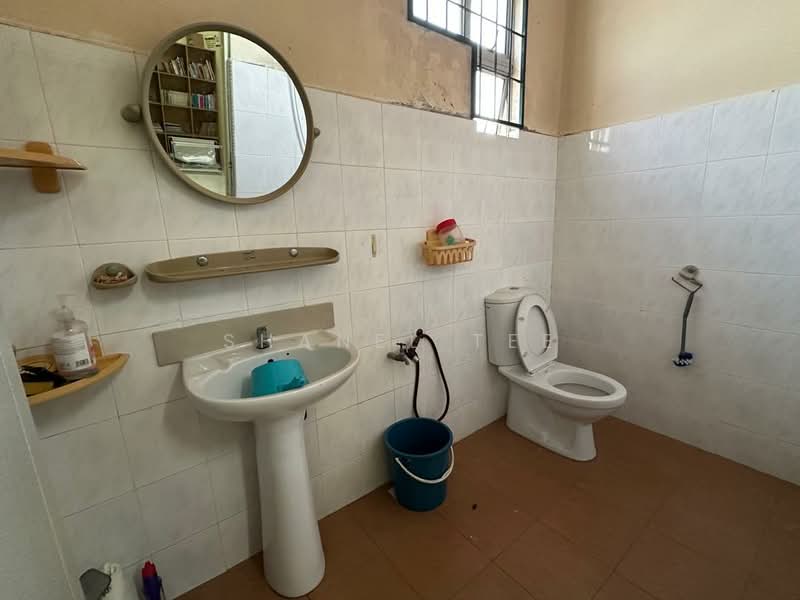 Rumah Teres 2 Tingkat untuk Dijual di Taman Sri Kluang (Kluang) - Shanel Tee - Bathroom - PropertyGuru.com.my