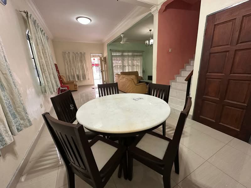 Rumah Teres 2 Tingkat untuk Dijual di Taman Sri Kluang (Kluang) - Shanel Tee - Dining Room - PropertyGuru.com.my