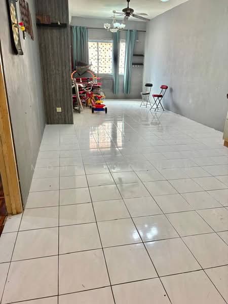 Pangsapuri untuk Dijual di Pangsapuri Cemara - Mohd Ridzuan - Living Room - PropertyGuru.com.my